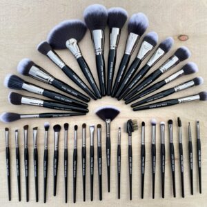 PROFESSIONAL 36-PIECE MAKEUP BRUSH SET WITH CASE